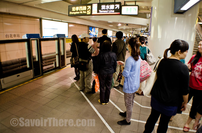 Polite queuing in Taipei