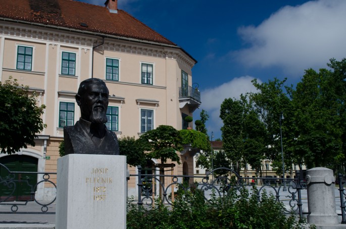 Statue of Plečnik in Ljubljana 