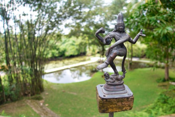 Lunuganga Geoffrey Bawa Estate metal statue